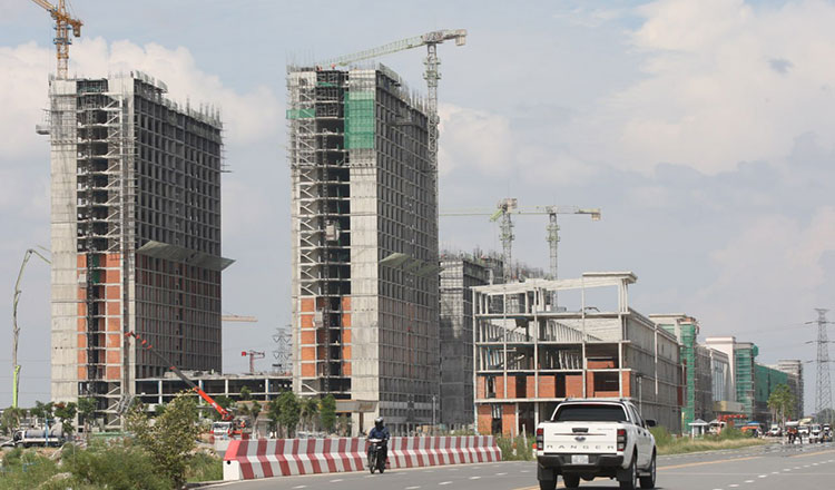 /2026/10/amro-warns-external-shocks-and-construction-slump-threaten-cambodias-growth-path-52000-644815.htm